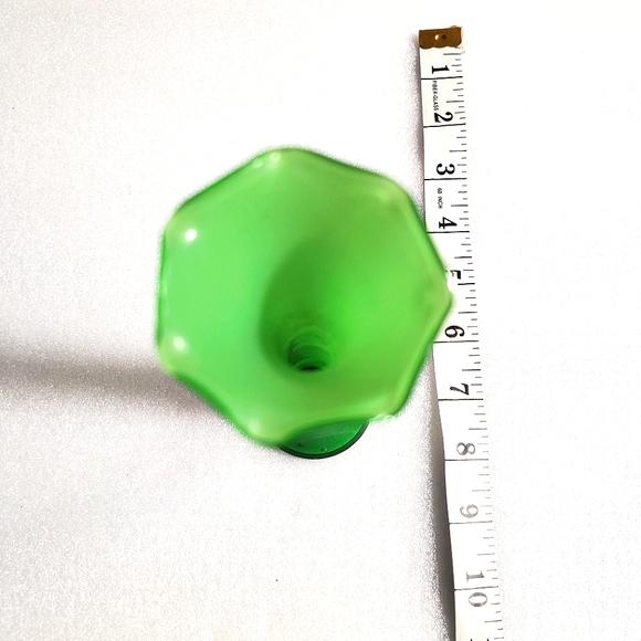 Vintage Carlo Moretti Murano style green cased Bud Vase Ruffle Top Design - Picture 6 of 7